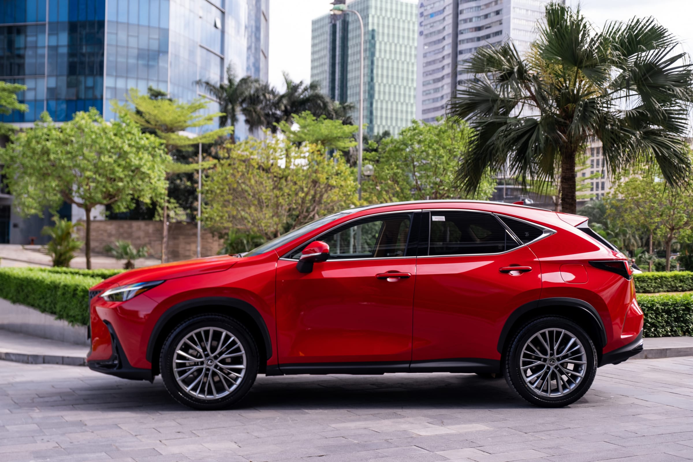 Lexus NX 350h – Ngoại thất 2